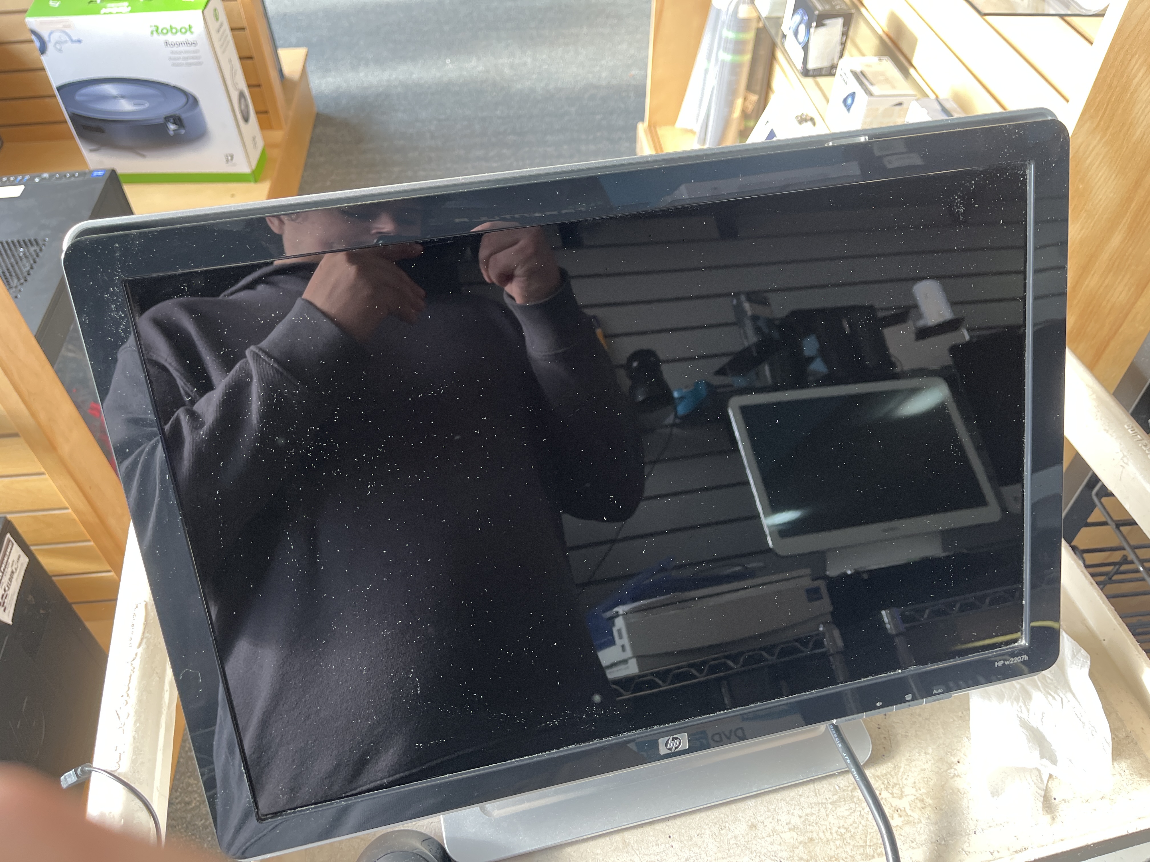 HP w2207h 22" Widescreen LCD Monitor (1680 x 1050, VGA/HDMI)